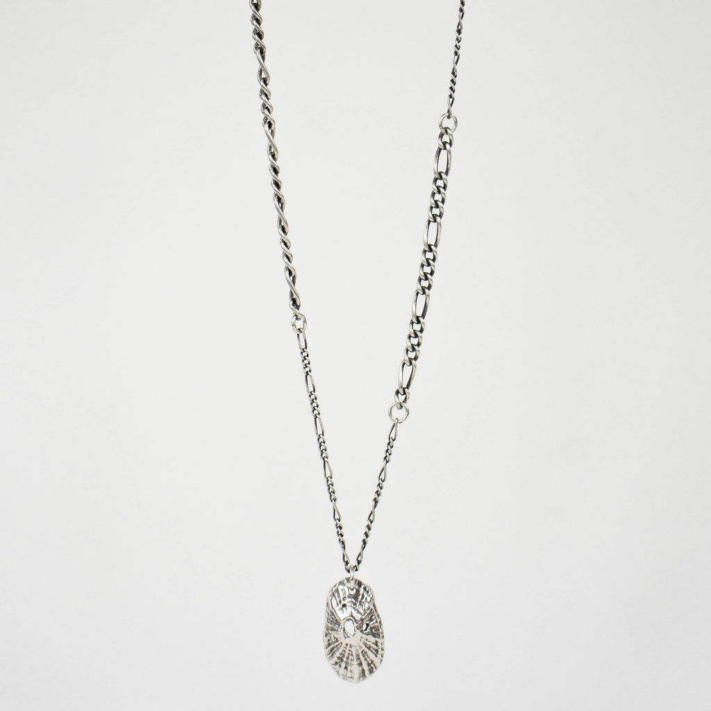 SILVER KEYHOLE SHELL MIXED-CHAIN PENDANT NECKLACE