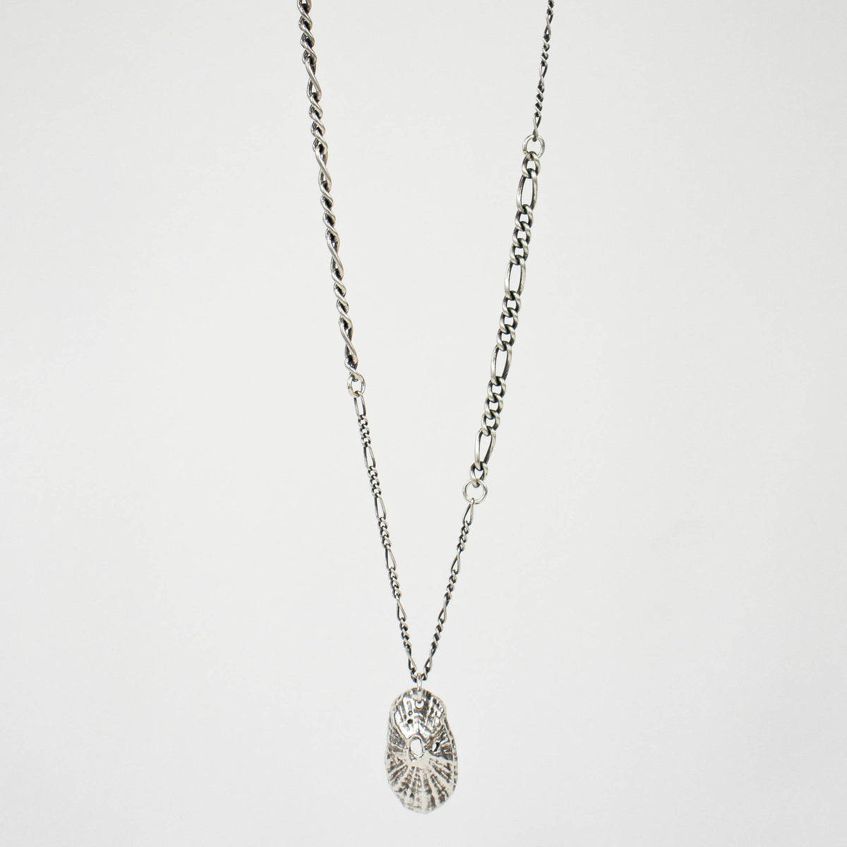 SILVER KEYHOLE SHELL MIXED-CHAIN PENDANT NECKLACE