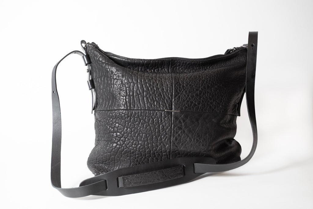 SLOUCHY BAG pebbly black