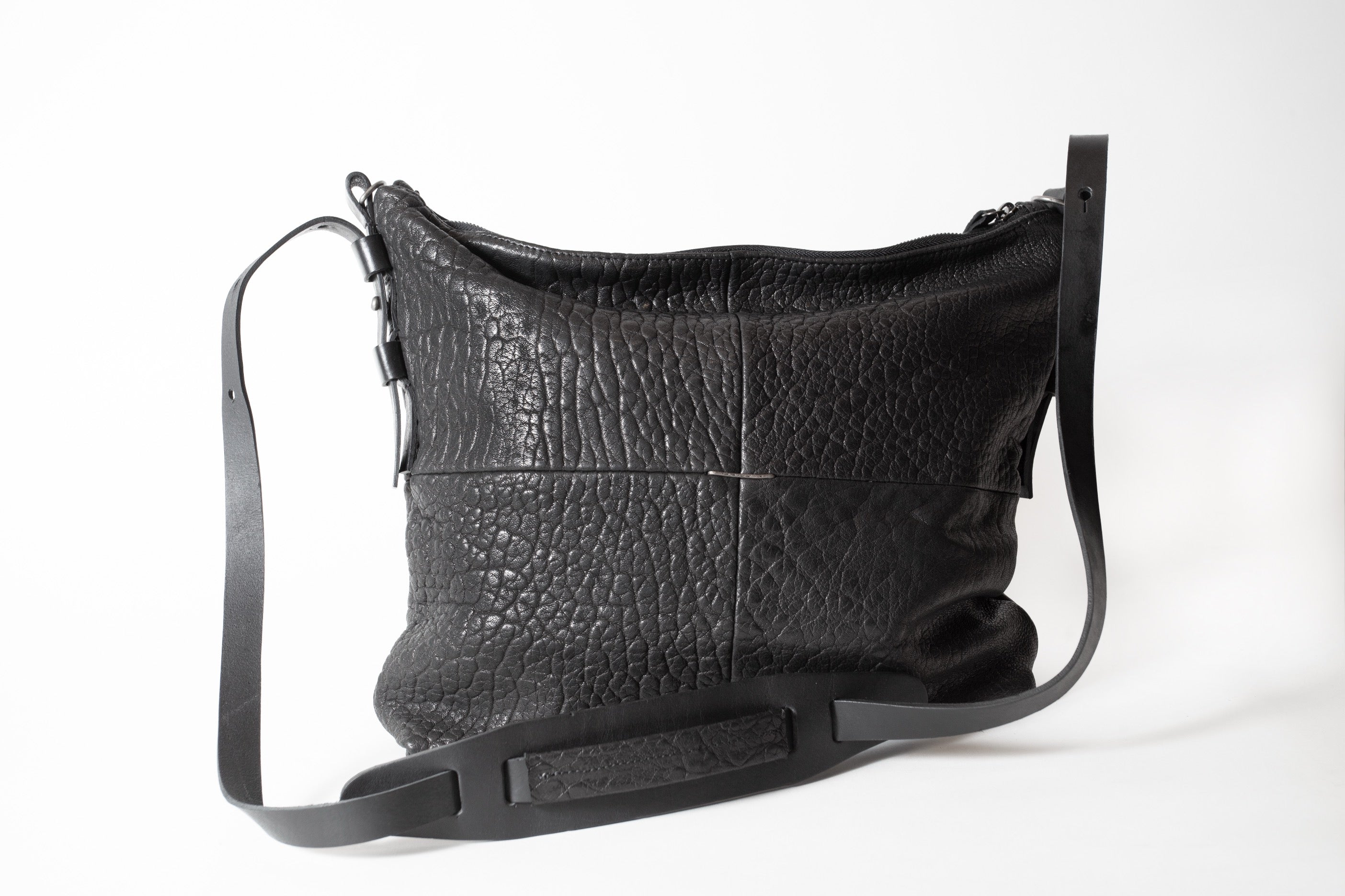 SLOUCHY BAG pebbly black