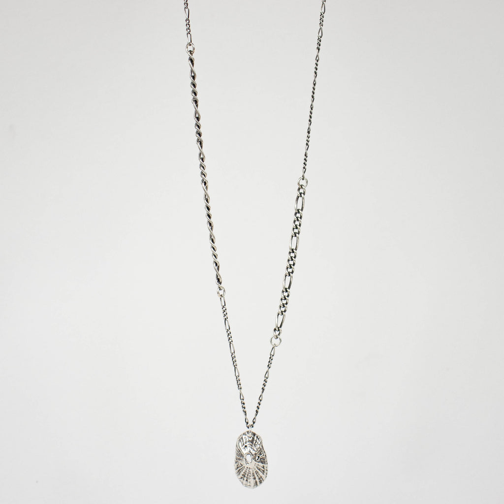 SILVER KEYHOLE SHELL MIXED-CHAIN PENDANT NECKLACE