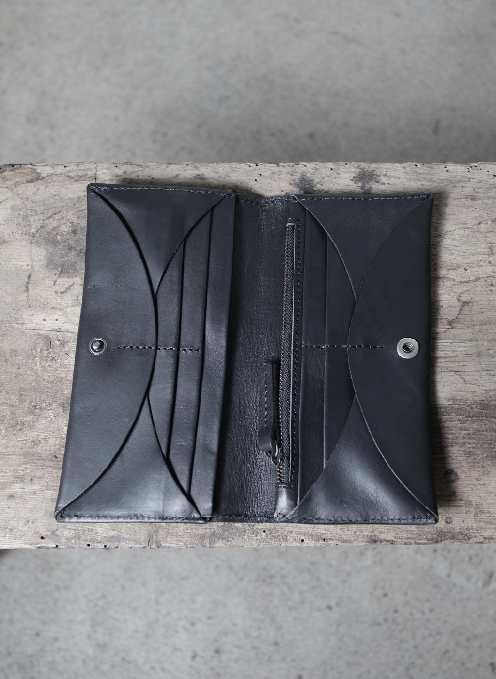 MINIMALISTIC WIDE WALLET black
