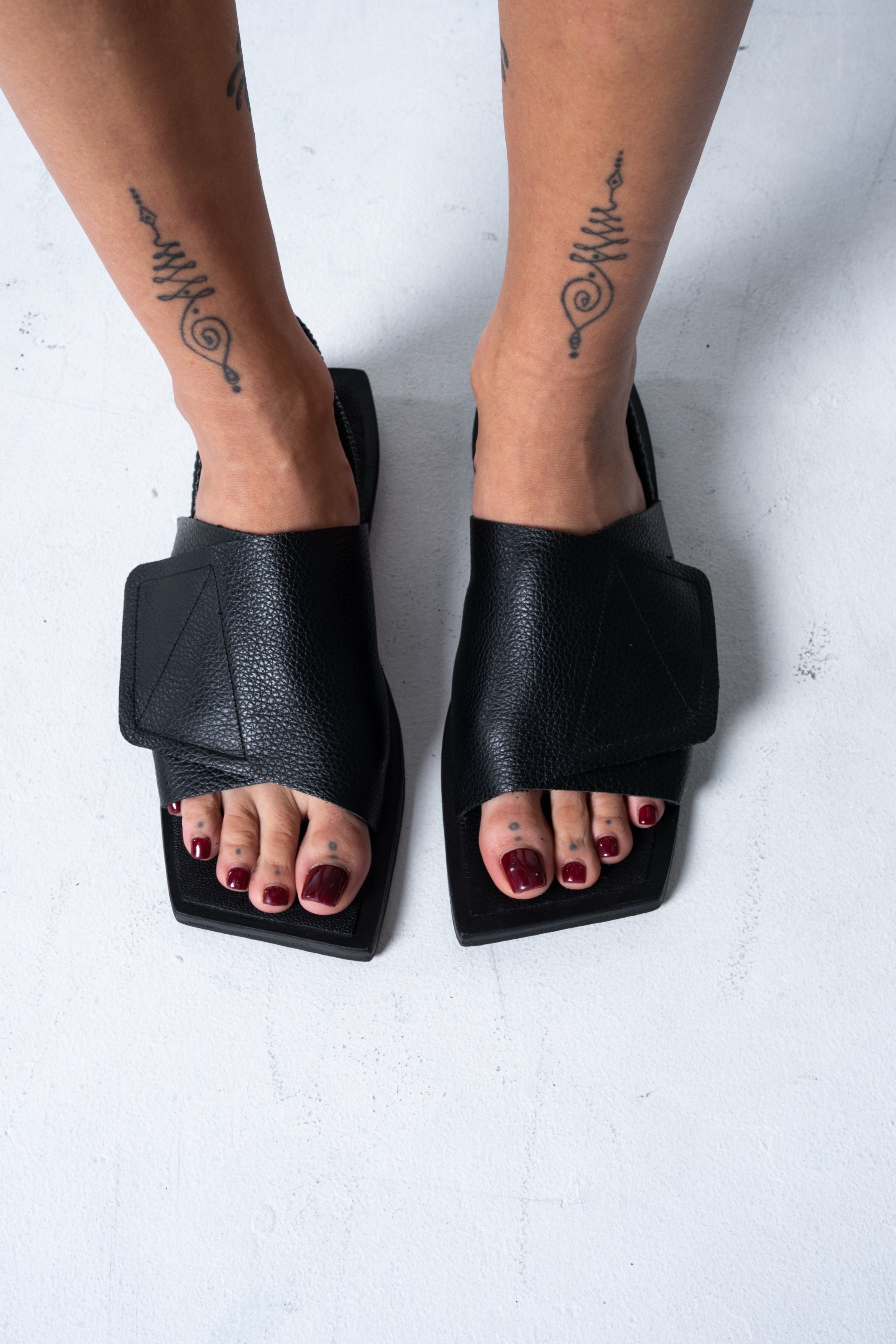 Phos Sandals - Black