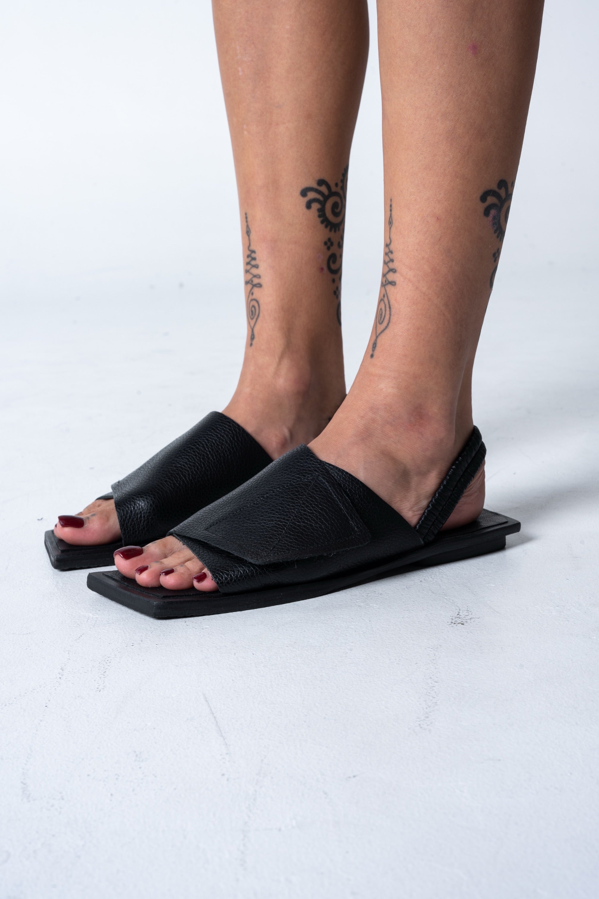 Phos Sandals - Black