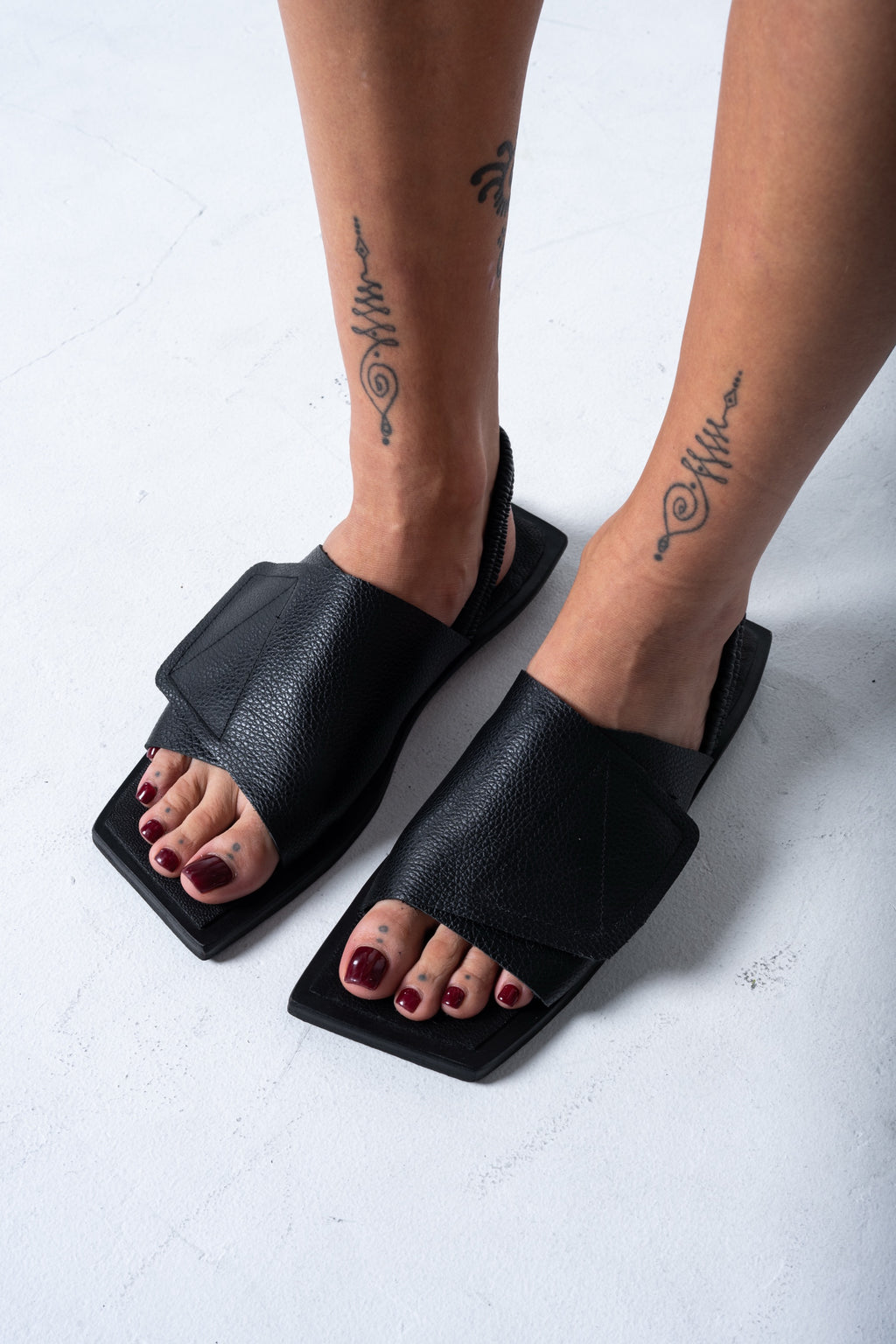 Phos Sandals - Black