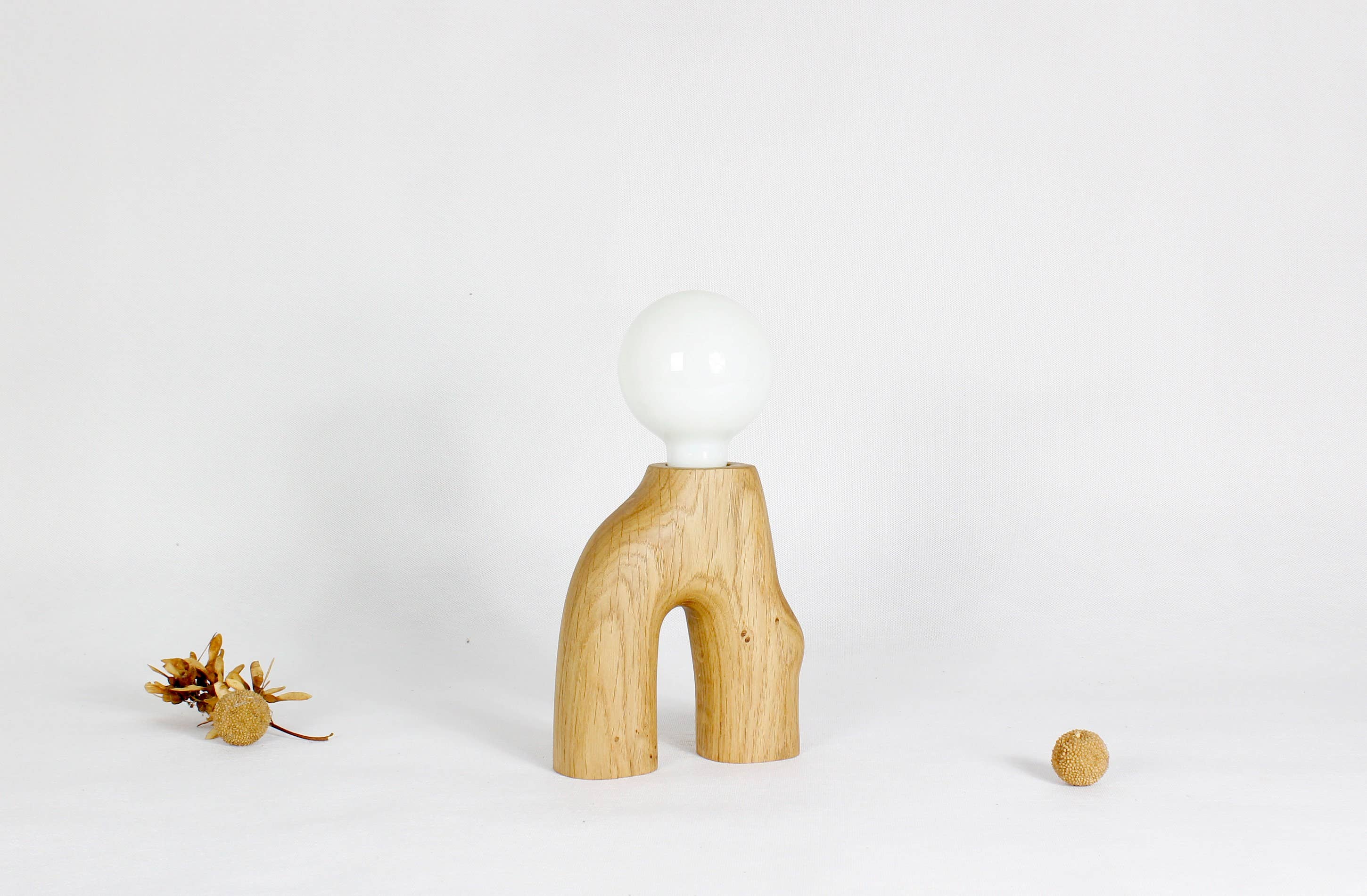 "Arche" Table Lamp in Solid Oak