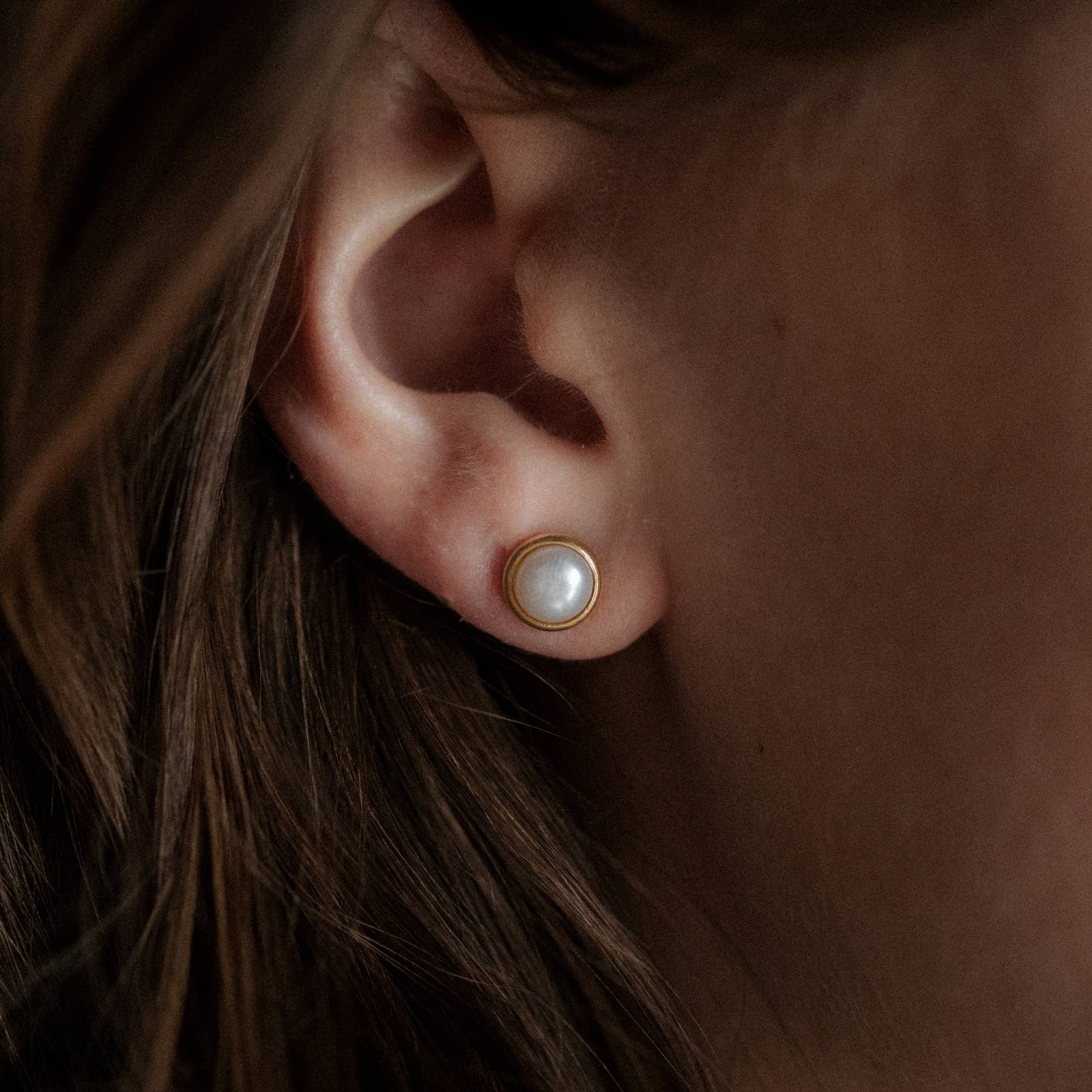 Hyalite Studs // Pearl