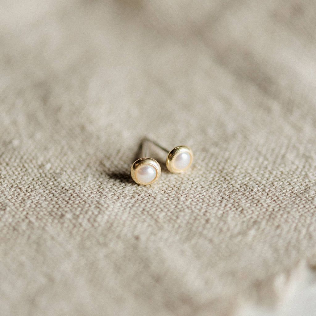 Hyalite Studs // Pearl