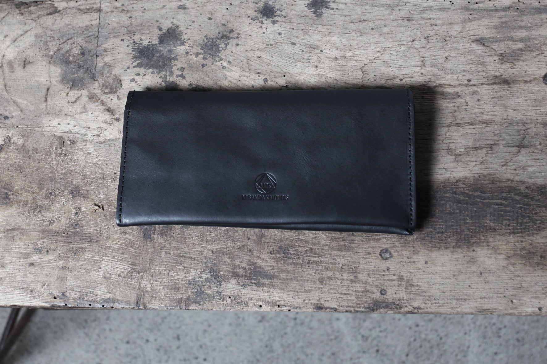MINIMALISTIC WIDE WALLET black