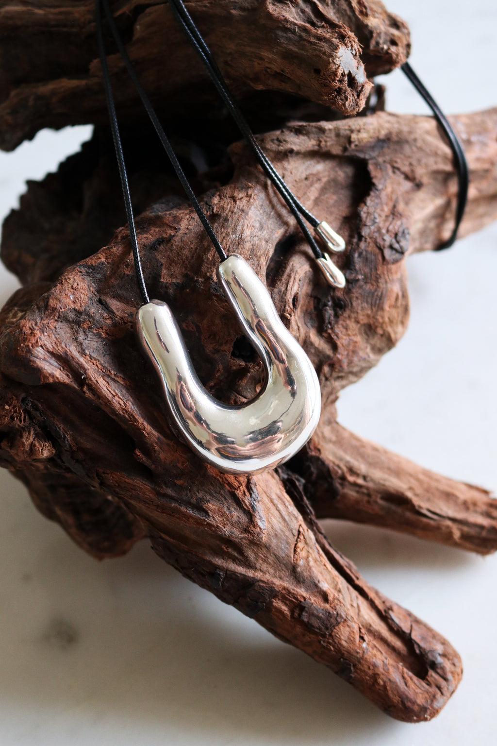Silver Chunky Horse-Shoe Shape Pendant Necklace