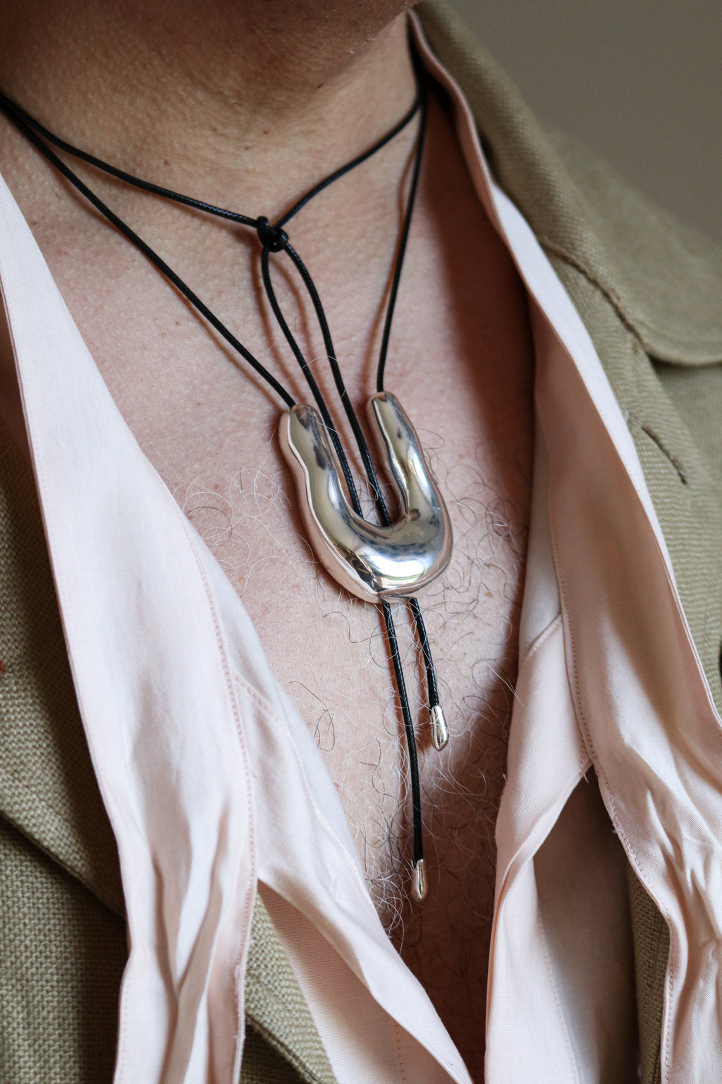 Silver Chunky Horse-Shoe Shape Pendant Necklace