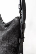 SLOUCHY BAG pebbly black
