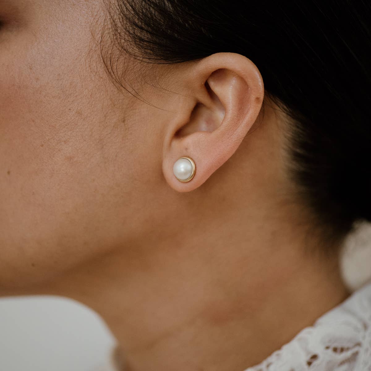 Hyalite Studs // Pearl