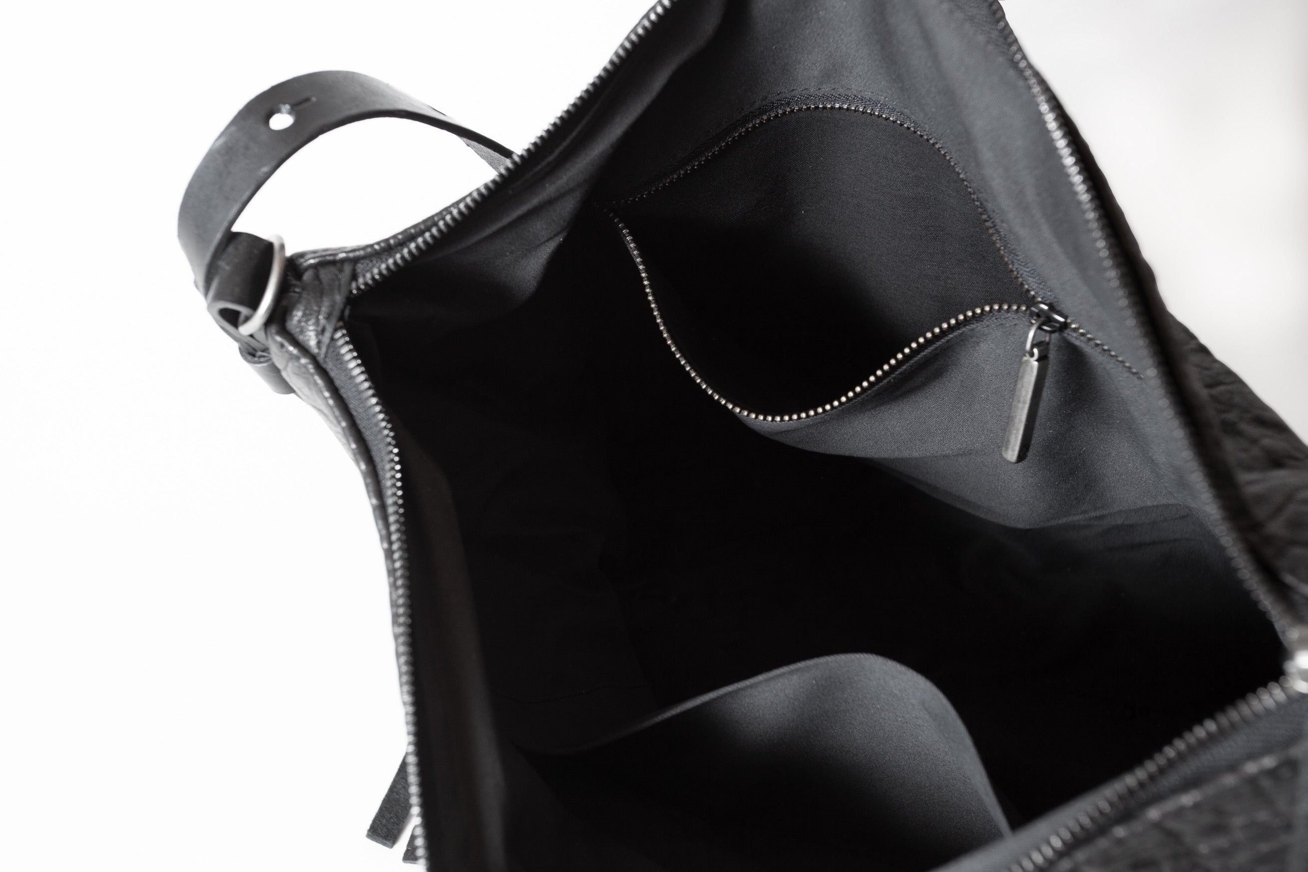 SLOUCHY BAG pebbly black