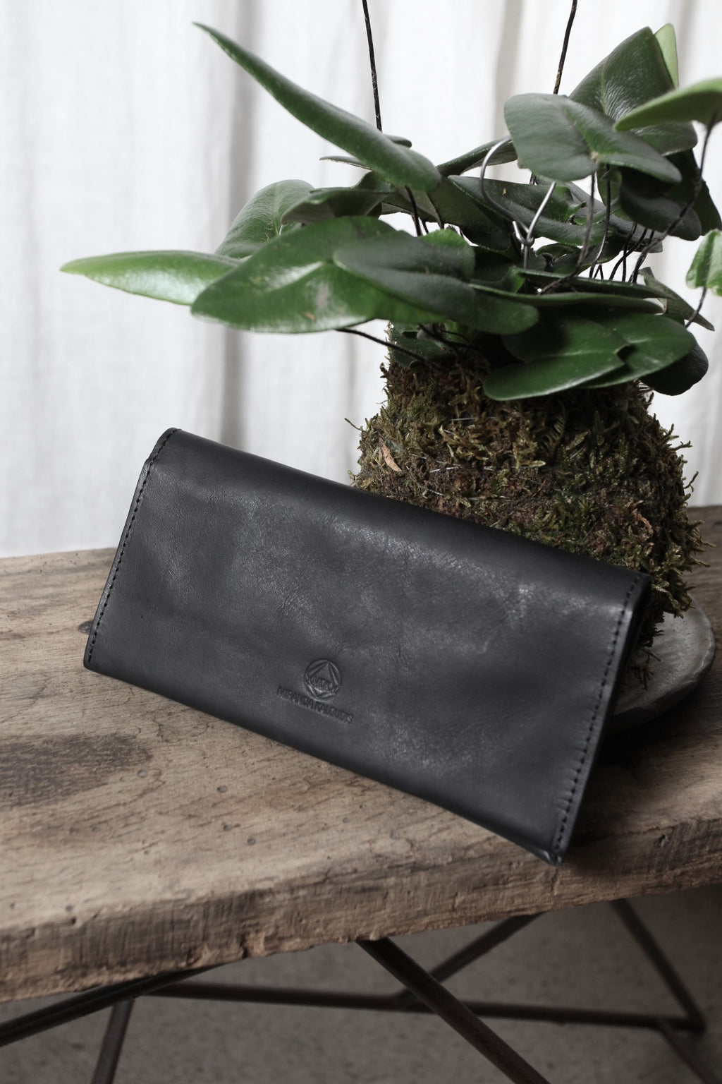 MINIMALISTIC WIDE WALLET black