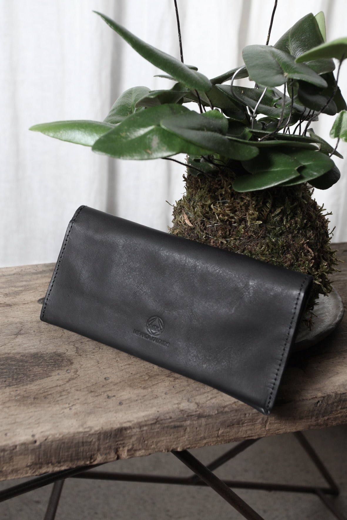 MINIMALISTIC WIDE WALLET black